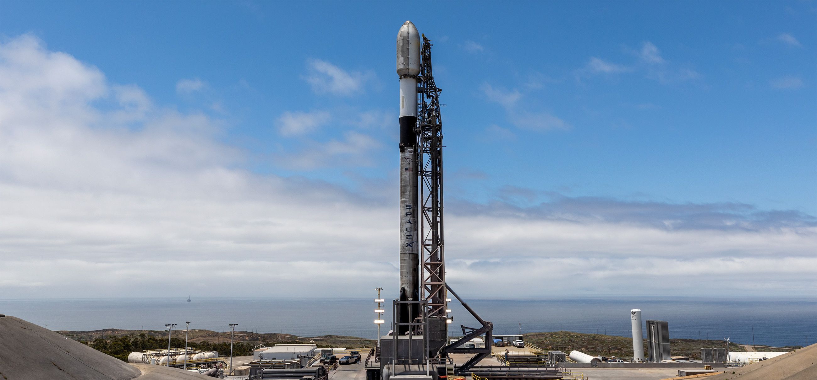 https://sxcontent9668.azureedge.us/cms-assets/assets/NROL_179_Vertical_7403_Desktop_8109ec98e8.jpg